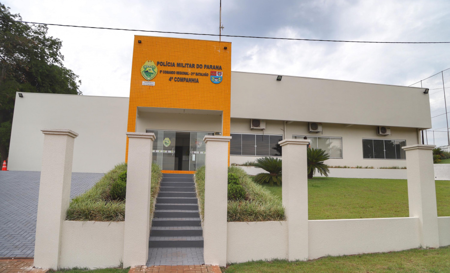 A 4ª Companhia da Polícia Militar, em Capanema, na região Sudoeste do Paraná, ganhou uma nova sede, mais moderna e ampla, com estrutura adequada para atender a população de cinco cidades da região Sudoeste. Além de Capanema, Planalto, Realeza, Pérola do Oeste e Santa Isabel do Oeste, conjunto de cidades próximo à fronteira com a Argentina, também serão assistidas pela Companhia. A inauguração foi nesta quarta-feira (13).Foto: José Fernando Ogura/AEN