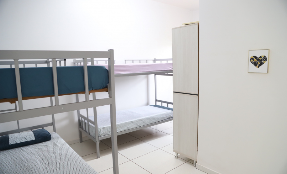 A 4ª Companhia da Polícia Militar, em Capanema, na região Sudoeste do Paraná, ganhou uma nova sede, mais moderna e ampla, com estrutura adequada para atender a população de cinco cidades da região Sudoeste. Além de Capanema, Planalto, Realeza, Pérola do Oeste e Santa Isabel do Oeste, conjunto de cidades próximo à fronteira com a Argentina, também serão assistidas pela Companhia. A inauguração foi nesta quarta-feira (13).Foto: José Fernando Ogura/AEN