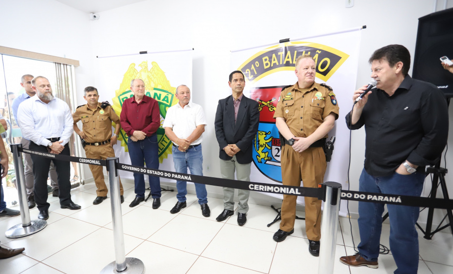 A 4ª Companhia da Polícia Militar, em Capanema, na região Sudoeste do Paraná, ganhou uma nova sede, mais moderna e ampla, com estrutura adequada para atender a população de cinco cidades da região Sudoeste. Além de Capanema, Planalto, Realeza, Pérola do Oeste e Santa Isabel do Oeste, conjunto de cidades próximo à fronteira com a Argentina, também serão assistidas pela Companhia. A inauguração foi nesta quarta-feira (13).Foto: José Fernando Ogura/AEN