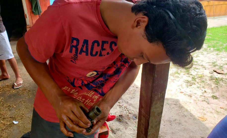 Pescadores fazem curso de mecânica de embarcações. Fotos de Pierpaolo Nota/ Portos do Paraná
