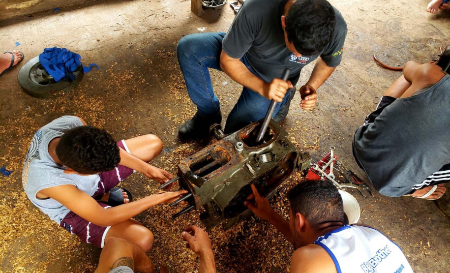 Pescadores fazem curso de mecânica de embarcações. Fotos de Pierpaolo Nota/ Portos do Paraná