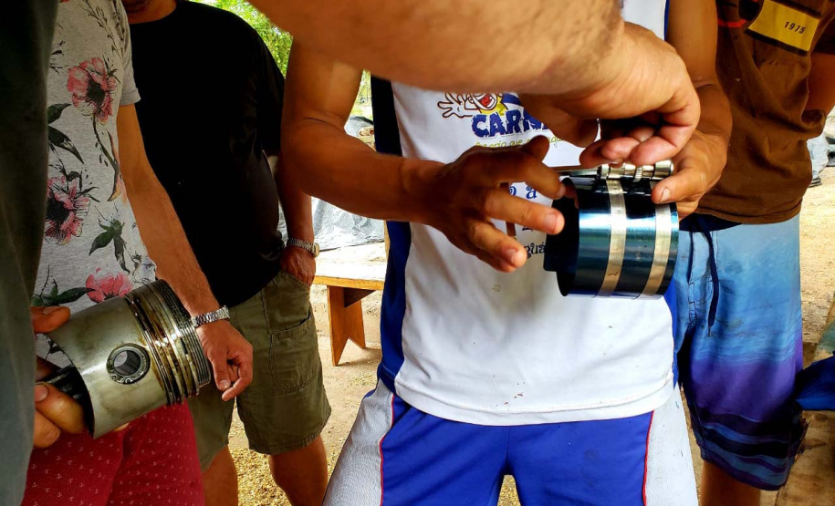 Pescadores fazem curso de mecânica de embarcações. Fotos de Pierpaolo Nota/ Portos do Paraná