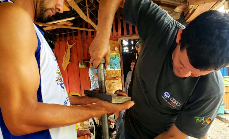 Pescadores fazem curso de mecânica de embarcações. Fotos de Pierpaolo Nota/ Portos do Paraná