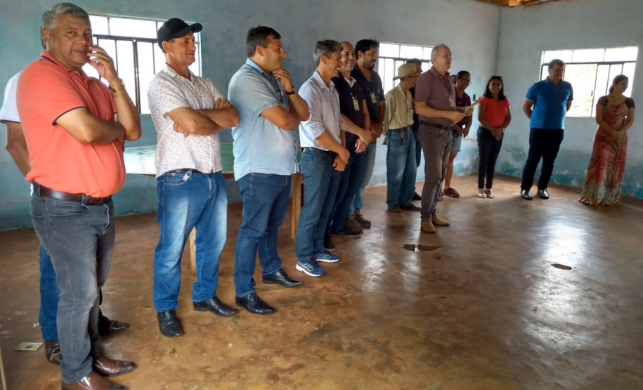 Moradores da comunidade rural Nova Colônia, do município de Catanduvas, agora têm água tratada na torneira durante 24 horas por dia. O sistema foi entregue oficialmente nesta quarta-feira (13) pelo diretor de Investimentos da Sanepar, Joel de Jesus Macedo, e pelo prefeito de Catanduvas, Moisés Aparecido de Souza, às famílias. O evento foi no Pavilhão da Igreja de Nova Colônia. Foto: Sanepar