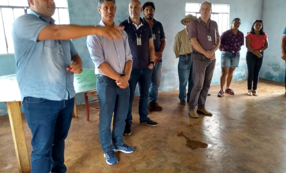 Moradores da comunidade rural Nova Colônia, do município de Catanduvas, agora têm água tratada na torneira durante 24 horas por dia. O sistema foi entregue oficialmente nesta quarta-feira (13) pelo diretor de Investimentos da Sanepar, Joel de Jesus Macedo, e pelo prefeito de Catanduvas, Moisés Aparecido de Souza, às famílias. O evento foi no Pavilhão da Igreja de Nova Colônia. Foto: Sanepar