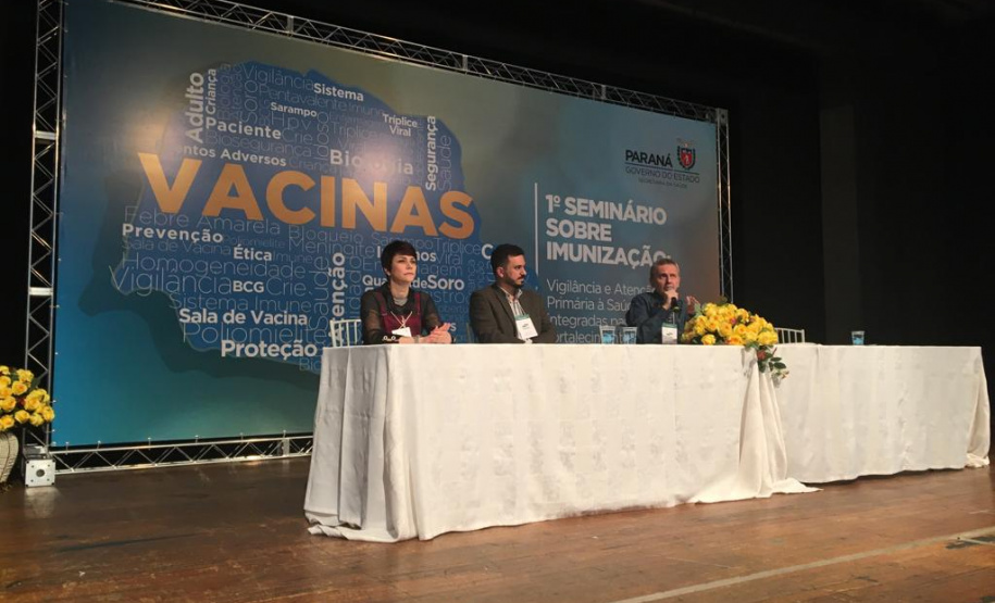 Fw: Profissionais de saúde recebem informações sobre a importância da vacinação.Foto:SESA