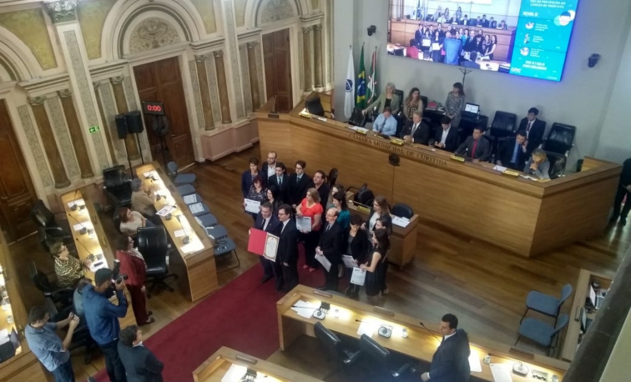 Dezessete integrantes da Polícia Científica do Paraná foram homenageados na Câmara de Vereadores de Curitiba nesta quarta-feira (13)