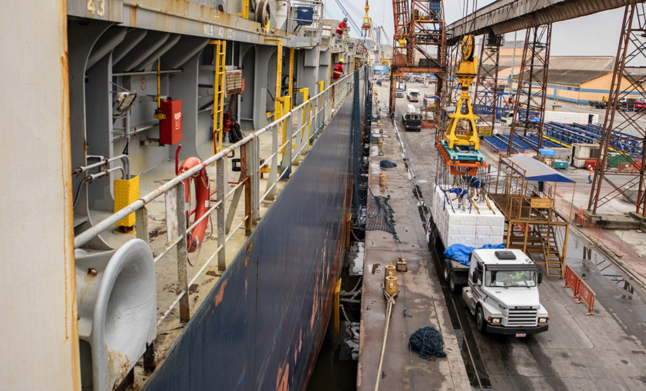 Klabin exporta sua maior carga pelo Porto de Paranaguá