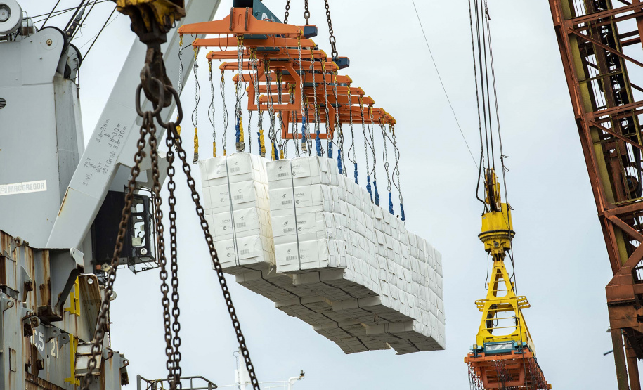 Klabin exporta sua maior carga pelo Porto de Paranaguá