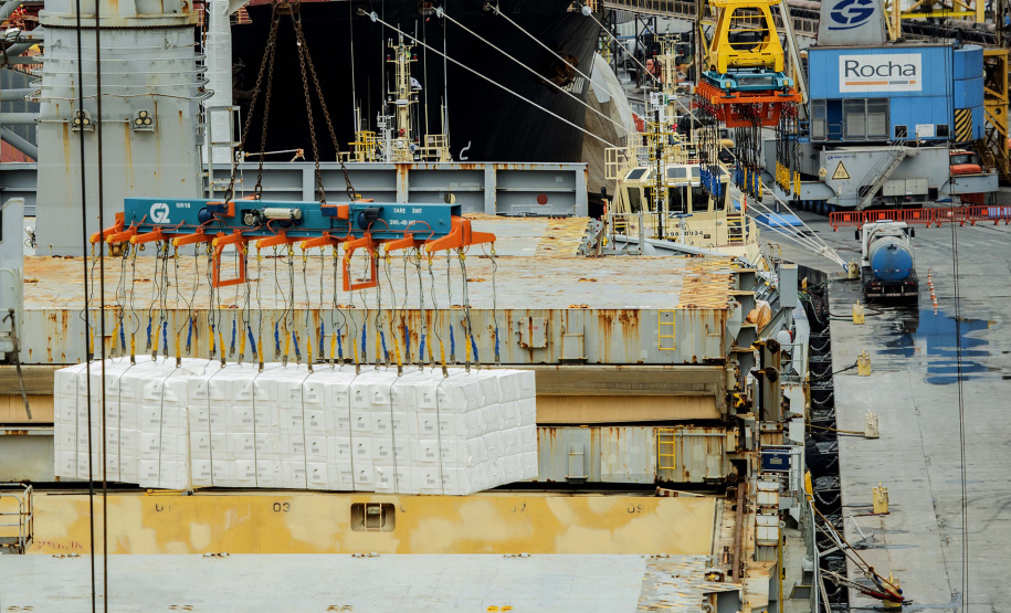 Klabin exporta sua maior carga pelo Porto de Paranaguá