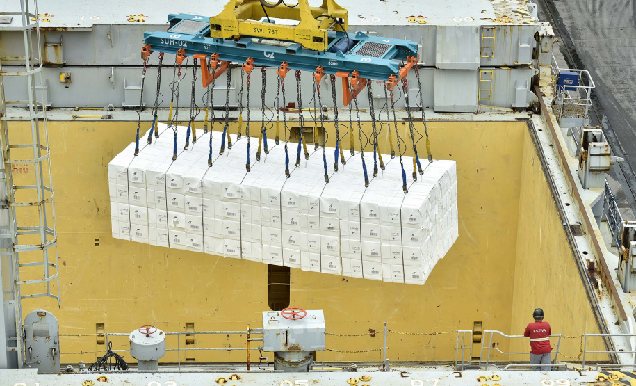 Klabin exporta sua maior carga pelo Porto de Paranaguá