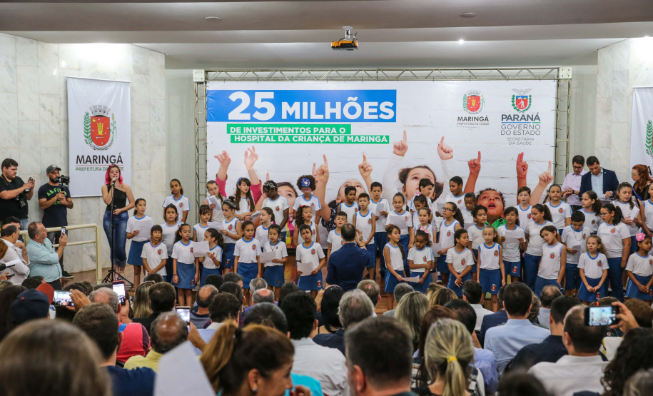 O Governo do Estado libera nesta quinta-feira (14) mais R$ 25 milhões para a continuidade das obras do Hospital da Criança de Maringá (Noroeste). A solenidade acontece na prefeitura de Maringá, com as presenças do Secretário do Desenvolvimento Urbano e Obras Públicas ? JoãoCarlos Ortega,  Secretário de Saúde ? Beto Preto, o Prefeito de Maringá, Ulisses Maia.Maringá, 14/11/2019 -  Foto: Geraldo Bubniak/AEN