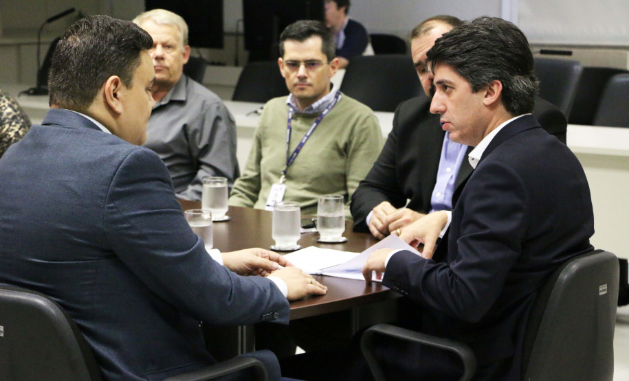 A Secretaria do Planejamento e Projetos Estruturantes do Paraná iniciou mais uma etapa da implementação do Programa de Integridade e Compliance, coordenado pela Controladoria-Geral do Estado. Depois da fase de entrevistas com servidores, a secretaria é a primeira a receber o Plano de Integridade, que reúne sugestões para reduzir riscos de desvios de conduta ou de