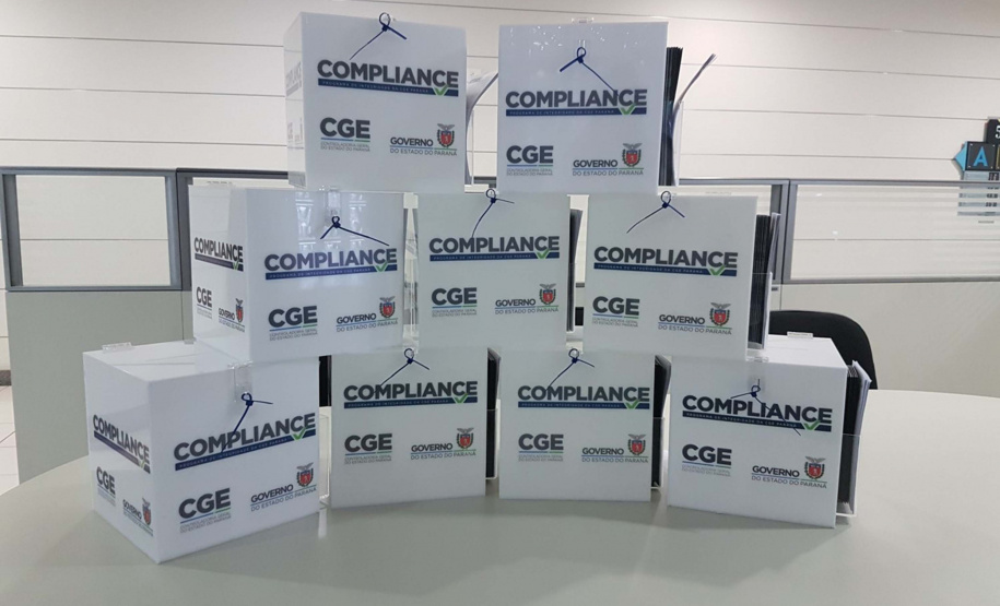 A Secretaria do Planejamento e Projetos Estruturantes do Paraná iniciou mais uma etapa da implementação do Programa de Integridade e Compliance, coordenado pela Controladoria-Geral do Estado. Depois da fase de entrevistas com servidores, a secretaria é a primeira a receber o Plano de Integridade, que reúne sugestões para reduzir riscos de desvios de conduta ou de possibilidades de corrupção. Foto: Divulgação/CGE