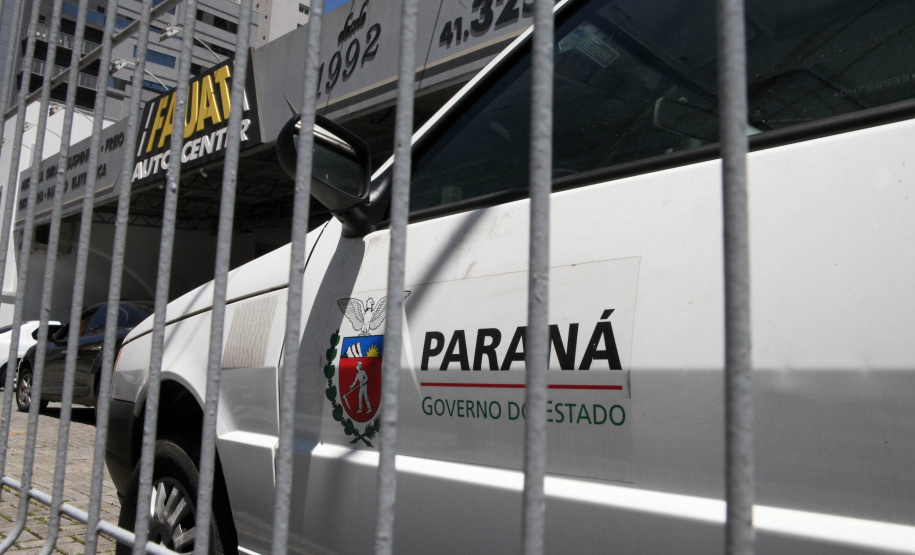 Cerca de 90% da frota de veículos oficiais do Estado está em circulação e com a manutenção em dia. Em quase três meses – entre 1º de agosto e 20 de outubro – foram reparados 8.431 veículos a um custo médio de R$ 833 por conserto. No mesmo período do ano anterior, foram reparados 5.396 veículos, a um valor médio de R$ 1.136 por conserto. O custo médio por reparo caiu 26,6%.Curitiba, 18/11/2019 - Foto: Ari Dias/AEN