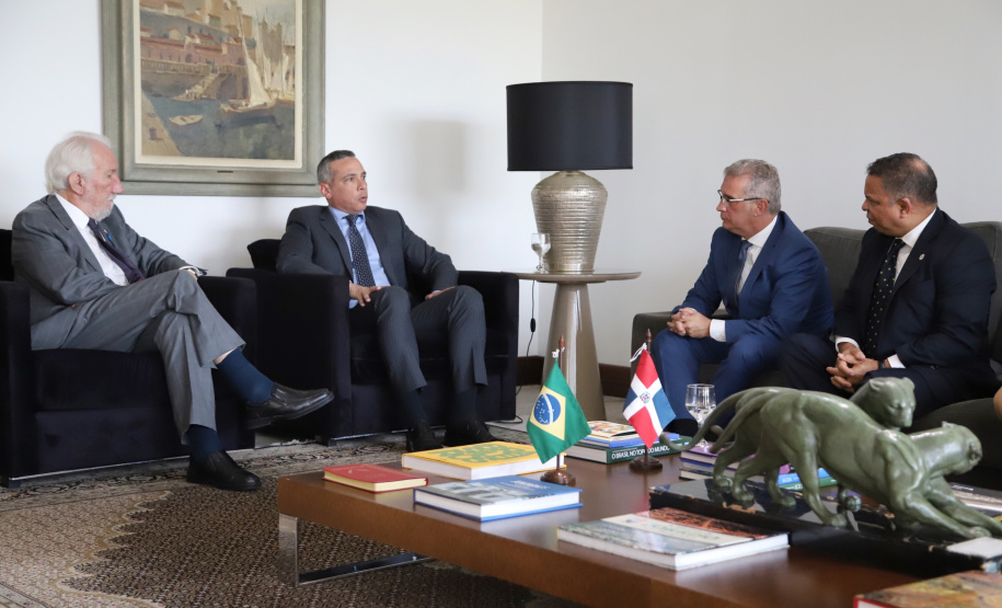 O Governo do Paraná estabeleceu os primeiros contatos para uma futura parceria com a República Dominicana