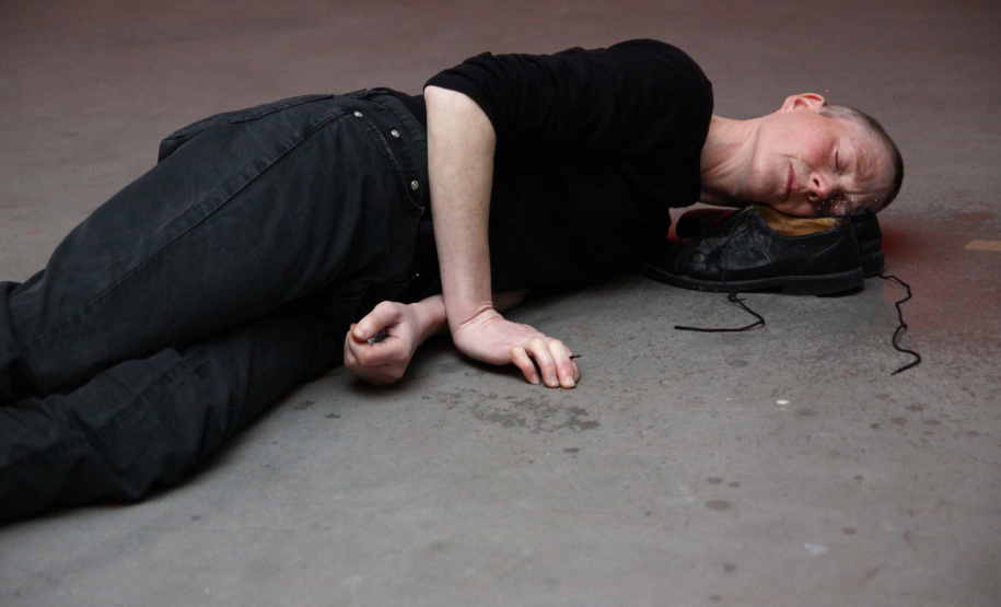 o dia da abertura do Simpósio, haverá, a partir das 16 horas, a mesa “Performance Arte, registro e memória”, com a participação de Malgorzata Kazmierczak (Polônia), professora da Universidade de Cracóvia, doutora em História e pesquisadora da área da performance, e da brasileira Luana Veiga, que além de artista das áreas de videoarte e performance, também é doutora em Multimeios e professora do Departamento de Arte da Universidade Federal do Paraná (UFPR)