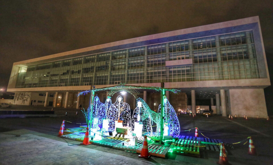 Festas de Natal já iluminam muitas cidades do Paraná. Curitiba. Foto: José Fernando Ogura/AEN