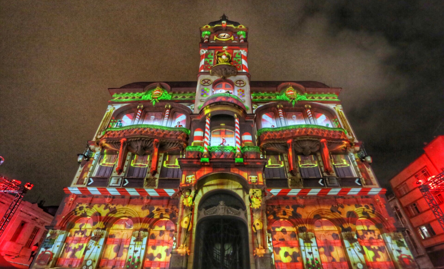 Festas de Natal já iluminam muitas cidades do Paraná. Curitiba. Foto: José Fernando Ogura/AEN