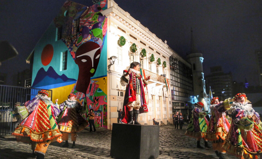 Festas de Natal já iluminam muitas cidades do Paraná. Curitiba. Foto: José Fernando Ogura/AEN