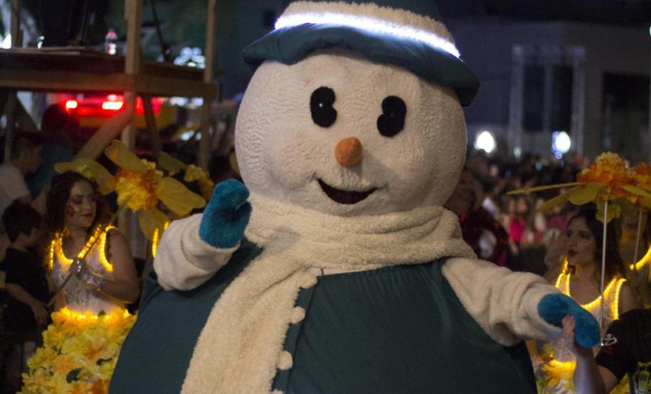 Festas de Natal já iluminam muitas cidades do Paraná. Pato Branco. Foto: Gaby Linn/Prefeitura de Pato Branco