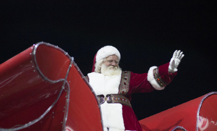 Festas de Natal já iluminam muitas cidades do Paraná. Pato Branco. Foto: Gaby Linn/Prefeitura de Pato Branco