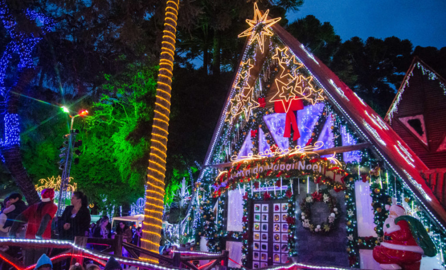 Festas de Natal já iluminam muitas cidades do Paraná. Pato Branco. Foto: Rodinei Santos/Prefeitura de Pato Branco