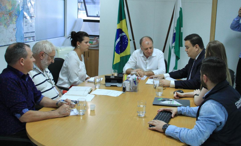 A Coordenadoria de Integridade e Compliance, da Controladoria-Geral do Estado, entregou, nesta segunda-feira (18), o Plano de Integridade da Secretaria do Desenvolvimento Urbano e de Obras Públicas. O documento contém o mapeamento das atividades ou processos que podem apresentar riscos e vulnerabilidades ao trabalho íntegro e eficiente e foi recebido pelo secretário João Carlos Ortega. Foto:Divulgação/SEDU