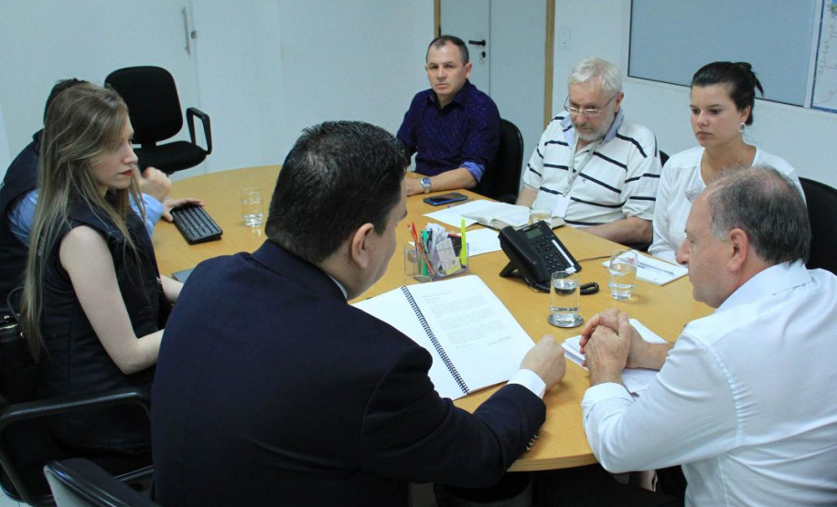 A Coordenadoria de Integridade e Compliance, da Controladoria-Geral do Estado, entregou, nesta segunda-feira (18), o Plano de Integridade da Secretaria do Desenvolvimento Urbano e de Obras Públicas. O documento contém o mapeamento das atividades ou processos que podem apresentar riscos e vulnerabilidades ao trabalho íntegro e eficiente e foi recebido pelo secretário João Carlos Ortega. Foto:Divulgação/SEDU