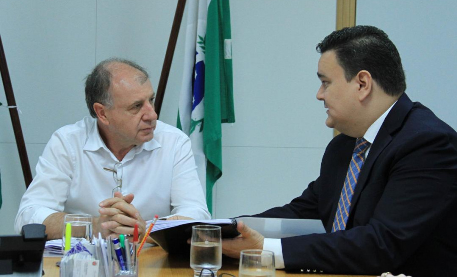 A Coordenadoria de Integridade e Compliance, da Controladoria-Geral do Estado, entregou, nesta segunda-feira (18), o Plano de Integridade da Secretaria do Desenvolvimento Urbano e de Obras Públicas. O documento contém o mapeamento das atividades ou processos que podem apresentar riscos e vulnerabilidades ao trabalho íntegro e eficiente e foi recebido pelo secretário João Carlos Ortega. Foto:Divulgação/SEDU