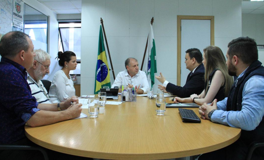 A Coordenadoria de Integridade e Compliance, da Controladoria-Geral do Estado, entregou, nesta segunda-feira (18), o Plano de Integridade da Secretaria do Desenvolvimento Urbano e de Obras Públicas. O documento contém o mapeamento das atividades ou processos que podem apresentar riscos e vulnerabilidades ao trabalho íntegro e eficiente e foi recebido pelo secretário João Carlos Ortega. Foto:Divulgação/SEDU