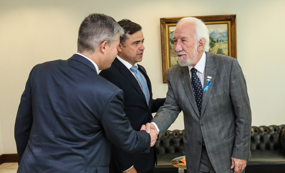 O governador em exercício, Darci Piana recebe dirigentes da Copel e da ANEEL  em reunião no Palácio Iguaçu.    Curitiba, 19/11/2019 -  Foto: Geraldo Bubniak/AEN
