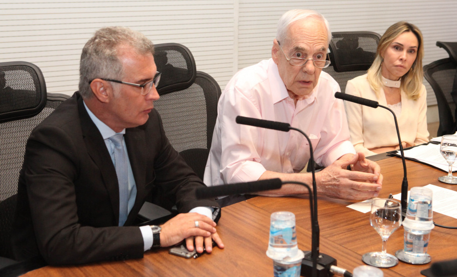 O secretário da Administração e da Previdência, Reinhold Stephanes, concede nesta terça-feira (19) entrevista coletiva para detalhar a proposta do Governo de atualização da previdência dos servidores estaduais.Foto: Ari Dias/AEN
