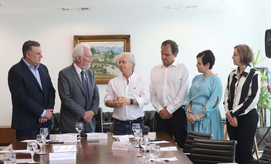 O governador em exercício Darci Piana repassa recursos a entidades sociais que atendem crianças e adolescentes e, pessoas com deficiência