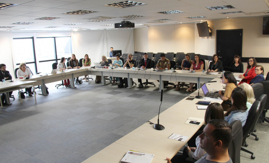 A Força-Tarefa Infância Segura, criada pela Secretaria da Justiça, Família e Trabalho, reuniu nesta terça-feira (19) cerca de 600 pessoas de 205 municípios em um curso, transmitido via webconferência, para a formação interdisciplinar de profissionais do Sistema de Garantia dos Direitos da Criança e do Adolescente do Paraná. Foto: Divulgação/SEJUF