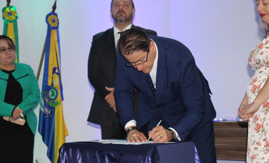 Agentes, instrutores, diretores de unidades e coordenadores regionais participaram da cerimônia de encerramento das atividades de 2019 da Escola Penitenciária (Espen), do Departamento Penitenciário do Paraná (Depen), que ocorreu nesta terça-feira (19), no auditório da Polícia Rodoviária Federal