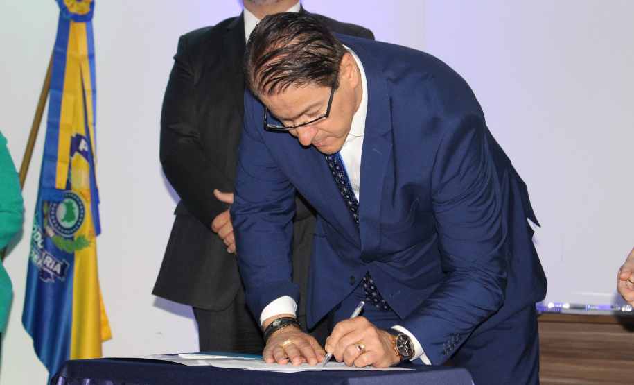 Agentes, instrutores, diretores de unidades e coordenadores regionais participaram da cerimônia de encerramento das atividades de 2019 da Escola Penitenciária (Espen), do Departamento Penitenciário do Paraná (Depen), que ocorreu nesta terça-feira (19), no auditório da Polícia Rodoviária Federal