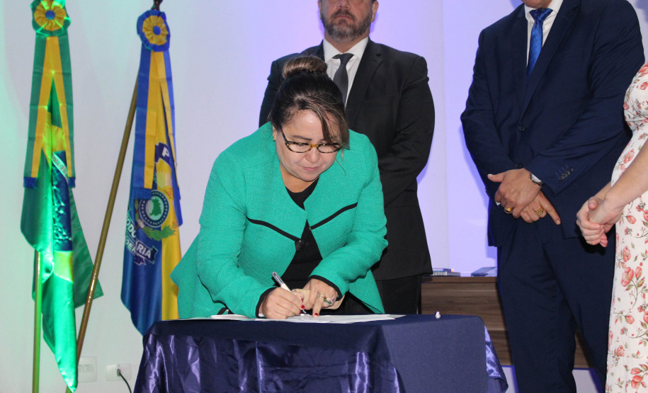 Agentes, instrutores, diretores de unidades e coordenadores regionais participaram da cerimônia de encerramento das atividades de 2019 da Escola Penitenciária (Espen), do Departamento Penitenciário do Paraná (Depen), que ocorreu nesta terça-feira (19), no auditório da Polícia Rodoviária Federal