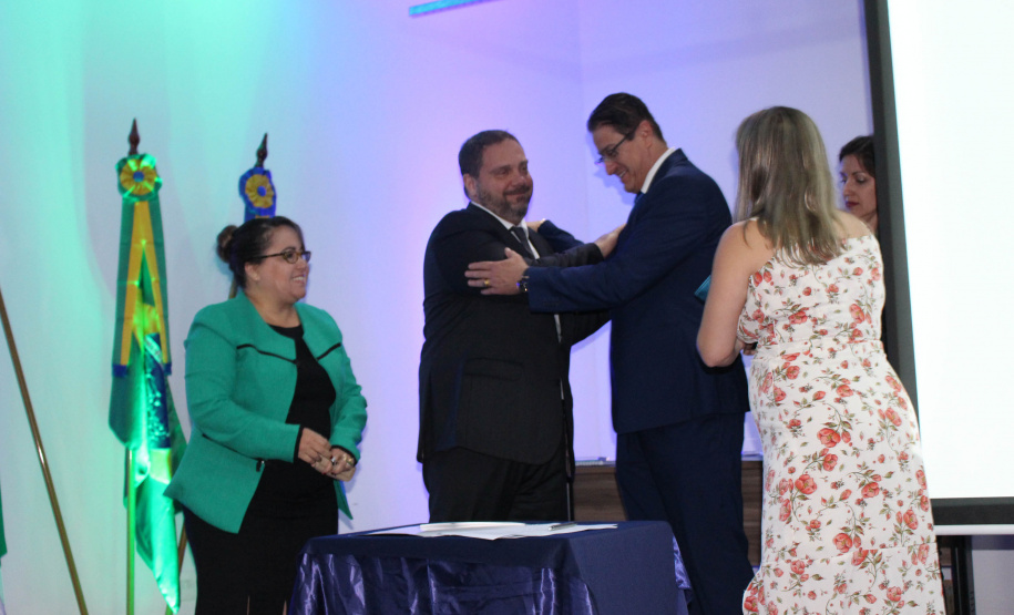 Agentes, instrutores, diretores de unidades e coordenadores regionais participaram da cerimônia de encerramento das atividades de 2019 da Escola Penitenciária (Espen), do Departamento Penitenciário do Paraná (Depen), que ocorreu nesta terça-feira (19), no auditório da Polícia Rodoviária Federal