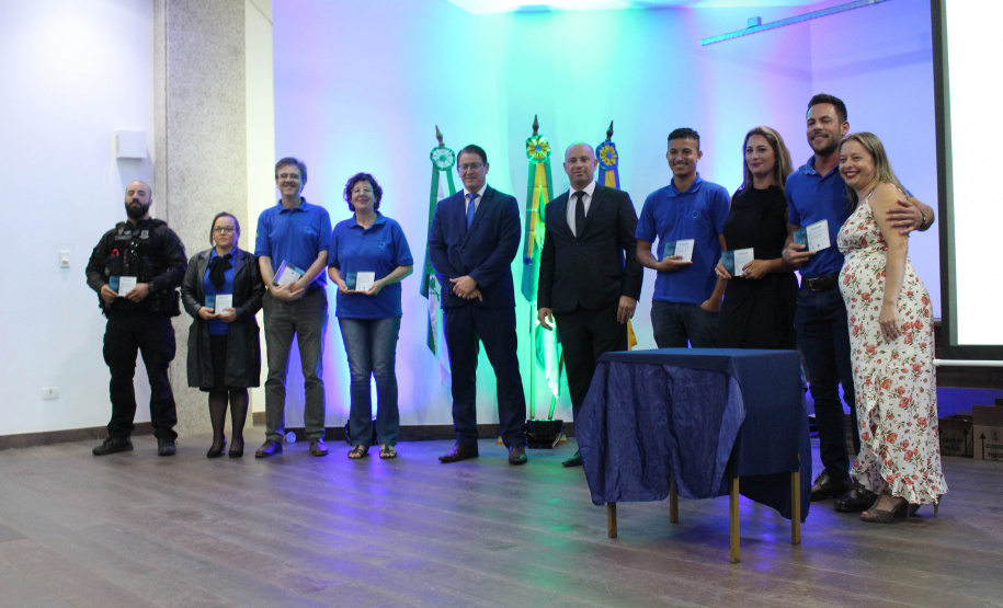 Agentes, instrutores, diretores de unidades e coordenadores regionais participaram da cerimônia de encerramento das atividades de 2019 da Escola Penitenciária (Espen), do Departamento Penitenciário do Paraná (Depen), que ocorreu nesta terça-feira (19), no auditório da Polícia Rodoviária Federal