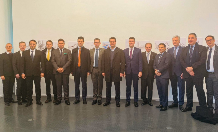 O governador Carlos Massa Ratinho Junior apresentou nesta quarta-feira (20) a empresários, diplomatas e investidores espanhóis os principais potenciais do Estado e as oportunidades de negócio em diversas áreas. A exposição ocorreu durante o Paraná Day realizado em Madri, que contou com apoio do Centro de Comércio Brasil-Espanha e do Banco Santander. Foi o segundo Paraná Day internacional - o primeiro foi em Nova York (EUA), em julho.Foto: Divulgação/AEN