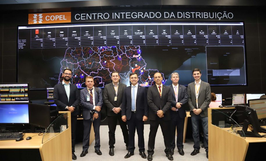 Uma comitiva de diretores e superintendentes da Agência Nacional de Energia Elétrica (Aneel) conheceram nesta semana as inovações que a Copel está implementando em suas redes de distribuição no Paraná. A visita começou na segunda (18) em Ipiranga – primeira cidade do Brasil com medidores de energia inteligentes – e terminou na terça (19) no Smart Copel, agência modelo e centro de operações integrado da Companhia.Foto: Daniela Catisti/Copel