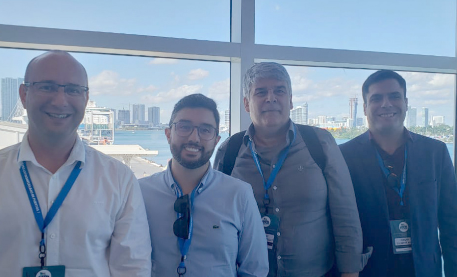 As oportunidades de negócios nos Portos do Paraná estão sendo apresentadas em Miami, nos Estados Unidos, no 28.º Congresso Latino-Americano de Portos. A empresa pública paranaense representa os terminais brasileiros e participa do evento junto com a Autoridade Portuária de Santos. Além da feira de serviços e exposições, os representantes do Paraná participam de palestras, reuniões bilaterais, debates e visitas técnicas. Foto: Divulgação/Portos do Paraná