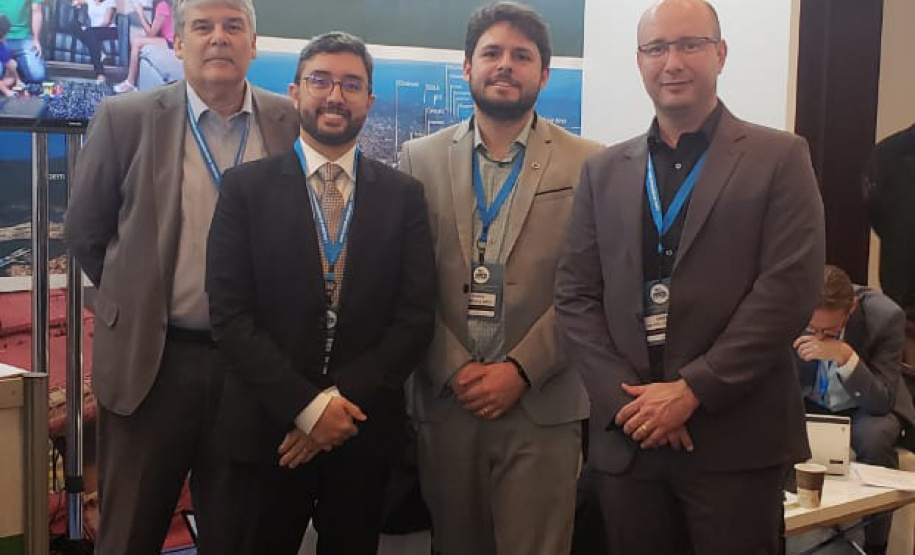 As oportunidades de negócios nos Portos do Paraná estão sendo apresentadas em Miami, nos Estados Unidos, no 28.º Congresso Latino-Americano de Portos. A empresa pública paranaense representa os terminais brasileiros e participa do evento junto com a Autoridade Portuária de Santos. Além da feira de serviços e exposições, os representantes do Paraná participam de palestras, reuniões bilaterais, debates e visitas técnicas. Foto: Divulgação/Portos do Paraná