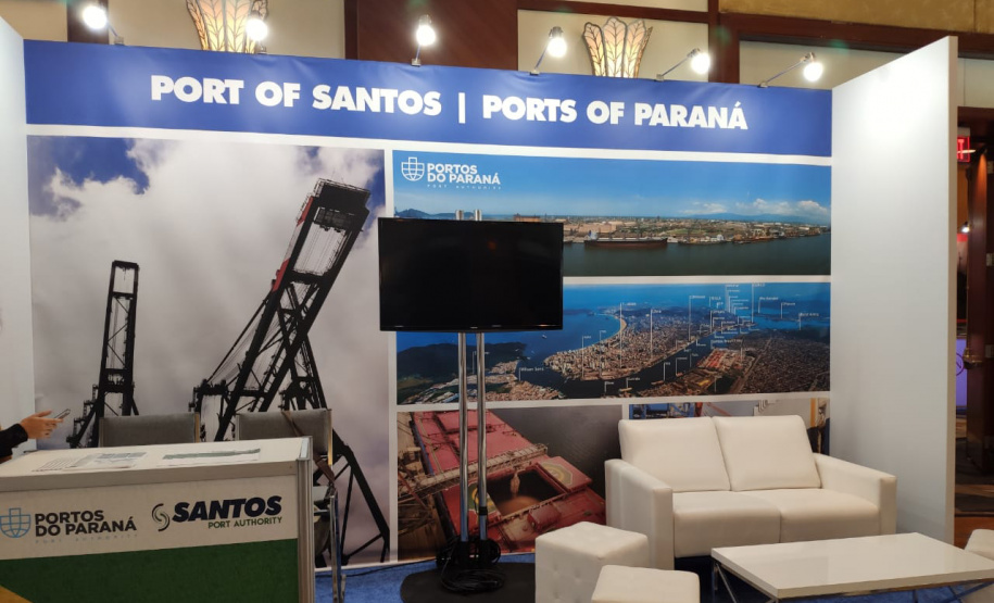 As oportunidades de negócios nos Portos do Paraná estão sendo apresentadas em Miami, nos Estados Unidos, no 28.º Congresso Latino-Americano de Portos. A empresa pública paranaense representa os terminais brasileiros e participa do evento junto com a Autoridade Portuária de Santos. Além da feira de serviços e exposições, os representantes do Paraná participam de palestras, reuniões bilaterais, debates e visitas técnicas. Foto: Divulgação/Portos do Paraná