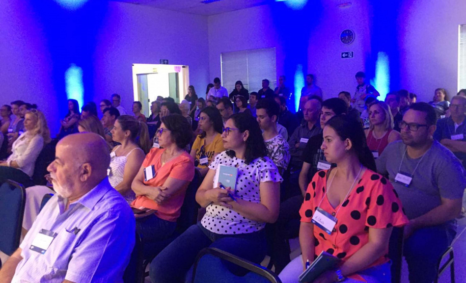 A Paraná Turismo promoveu nesta quarta-feira (20) o workshop Viaje Paraná, desta vez na região Ecoaventuras histórias e sabores na cidade de Campo Mourão. Ao todo serão 14 workshops nas 14 regiões turísticas do Estado coordenados pelas assessoras técnicas Alessandra de Paula Xavier e Vera Meza. Foto: Edson Thomaz