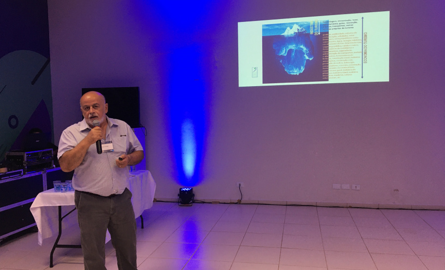 A Paraná Turismo promoveu nesta quarta-feira (20) o workshop Viaje Paraná, desta vez na região Ecoaventuras histórias e sabores na cidade de Campo Mourão. Ao todo serão 14 workshops nas 14 regiões turísticas do Estado coordenados pelas assessoras técnicas Alessandra de Paula Xavier e Vera Meza. Foto: Edson Thomaz