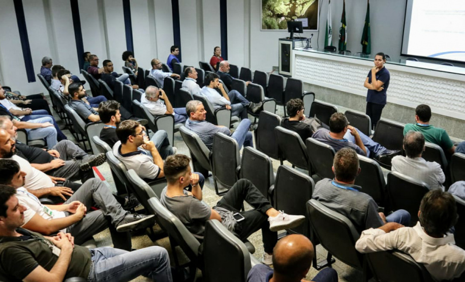 A empresa pública Portos do Paraná promoveu uma programação especial para os homens, marcando o mês do Novembro Azul. No final da tarde, nesta quarta-feira (20), o evento reuniu mais de 50 colaboradores de todos os setores, no auditório da sede administrativa, Palácio Taquaré, em Paranaguá.Foto: Divulgação/Portos do Paraná