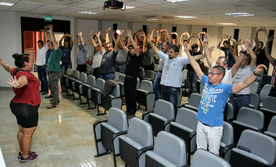 A empresa pública Portos do Paraná promoveu uma programação especial para os homens, marcando o mês do Novembro Azul. No final da tarde, nesta quarta-feira (20), o evento reuniu mais de 50 colaboradores de todos os setores, no auditório da sede administrativa, Palácio Taquaré, em Paranaguá.Foto: Divulgação/Portos do Paraná