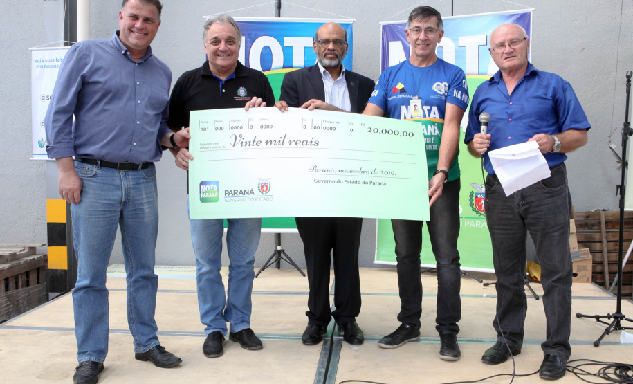 Duas contribuintes e uma entidade assistencial são as ganhadoras do sorteio deste mês do programa Nota Paraná, criado pelo Governo do Estado para atuar na educação fiscal da população paranaense e aumentar a arrecadação da Receita Estadual